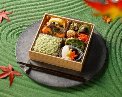 昨年好評の伊右衛門コラボ第2弾 お茶の香り広がる秋限定駅弁「京の錦秋弁当」伊右衛門600mlが実質無料になるお得なセットキャンペーンも