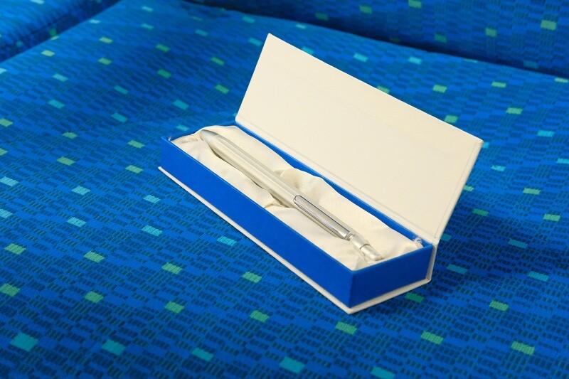廃車になった東海道新幹線の車両をアップサイクル　東海道新幹線再生アルミを使用したボールペンを共同開発