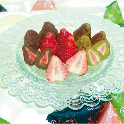 （新横浜駅）苺にチョコレートを染み込ませたスイーツが登場✨