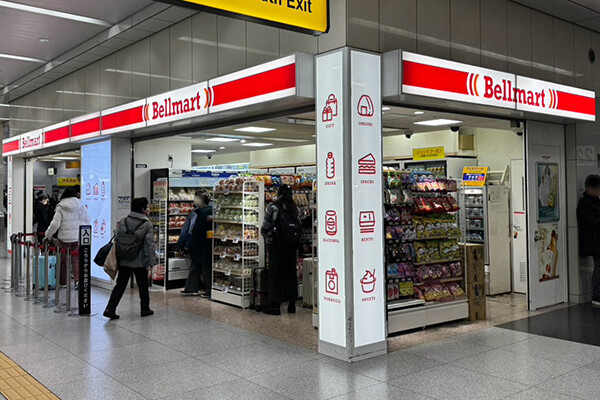 Bellmart新⼤阪幹線南改札内
